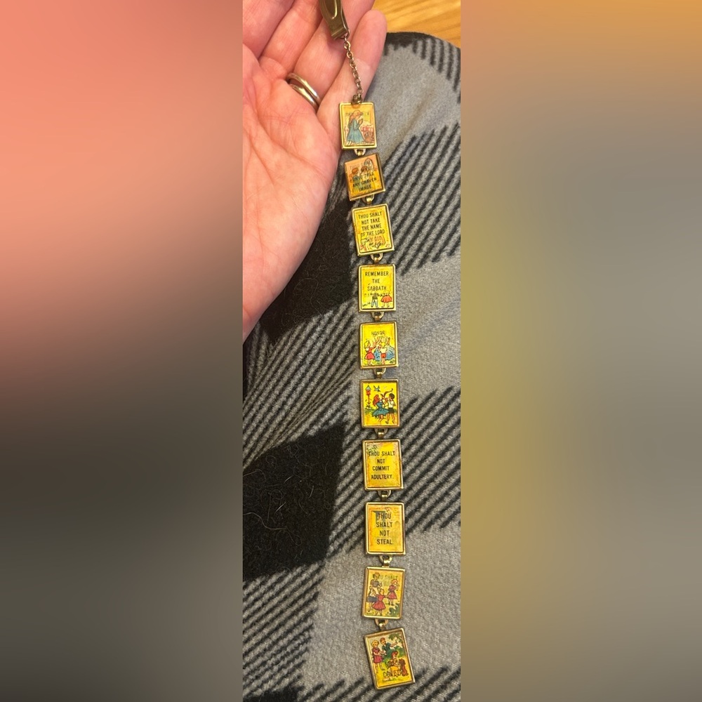 Vintage 1950’s Vari Vue Lenticular Flicker 10 Commandments Charms